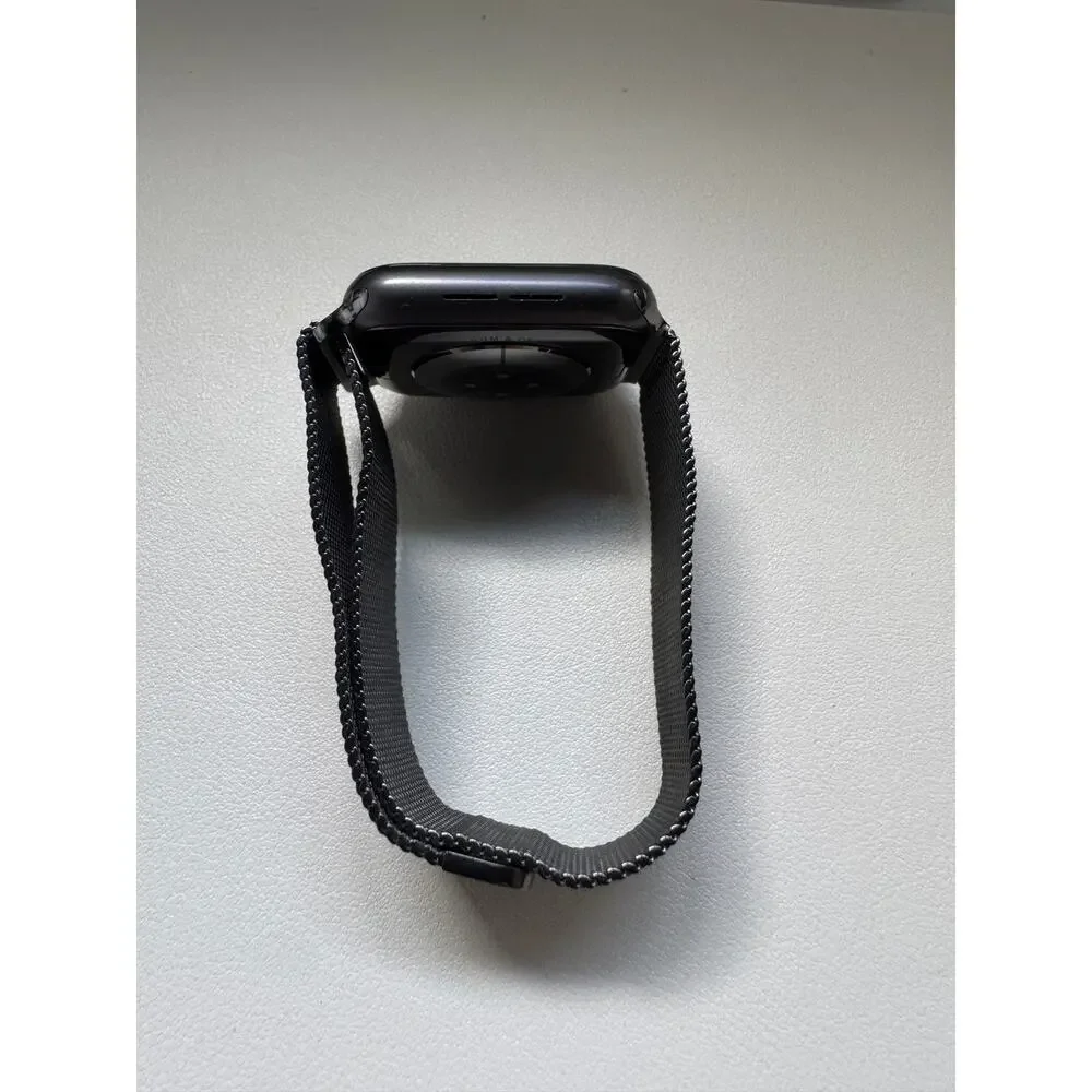 Apple Watch Series 6 | 44mm GPS+Cellular on Milanese Loop | Space Gray